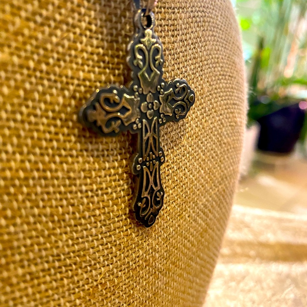 ARTISAN CROSS PENDANT - Picture 3 of 6